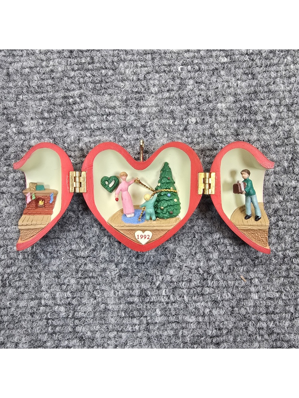 Hallmark Keepsake Heart of Christmas 1992 3rd in Series Hinged Ornament Box - Picture 2 of 6